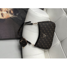 Guess Noelle Brown | Cтильная и компактная брендовая женская сумка-багет на плечо из экокожи 20491-3