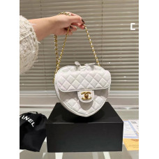 Брендовая женская сумка Chanel CC in Love Heart Bag White | Стильная crossbody bag в форме сердца | Premium качество - 43014