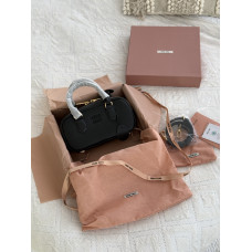 Брендовая женская сумка Miu Miu Arcadie Padded Leather Top-handle Bag Black | Cтильная и вместительня, из натуральной кожи M479