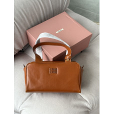 Брендовая женская сумка Miu Miu Leather Zipped Top-handle Bag in Brown - M599