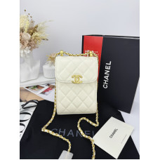Chanel Mini Flap Crossbody Phone Holder Milk - миниатюрная фирменная сумочка со стеганым узором и металлической цепочкой (P10121)