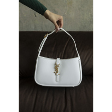 Женская сумка YSL Saint Laurent Le 5 À 7 White | Cтильная и компактная hobo bag из натуральной кожи, Premium качество (art0161)