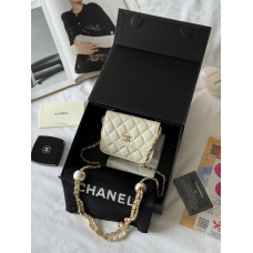 Брендовая женская сумка Chanel Pearl Crush Mini Clutch with Chain Milk Quilted Calfskin - pr8012